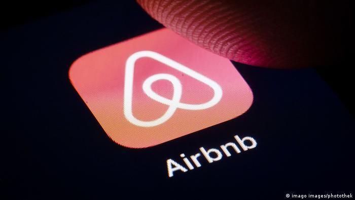 Symbolfoto: Das Logo von Airbnb