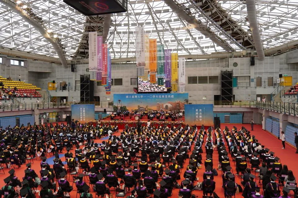 臺灣大學110學年度實體畢業典禮由近700位畢業生代表出席參與 (臺大提供)